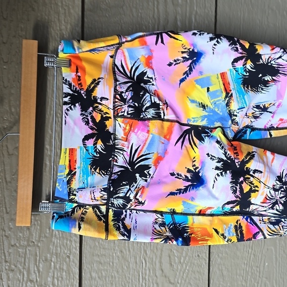 Torrid Performance Core Capri Active Legging With Side Pockets 2x - Picture 11 of 13